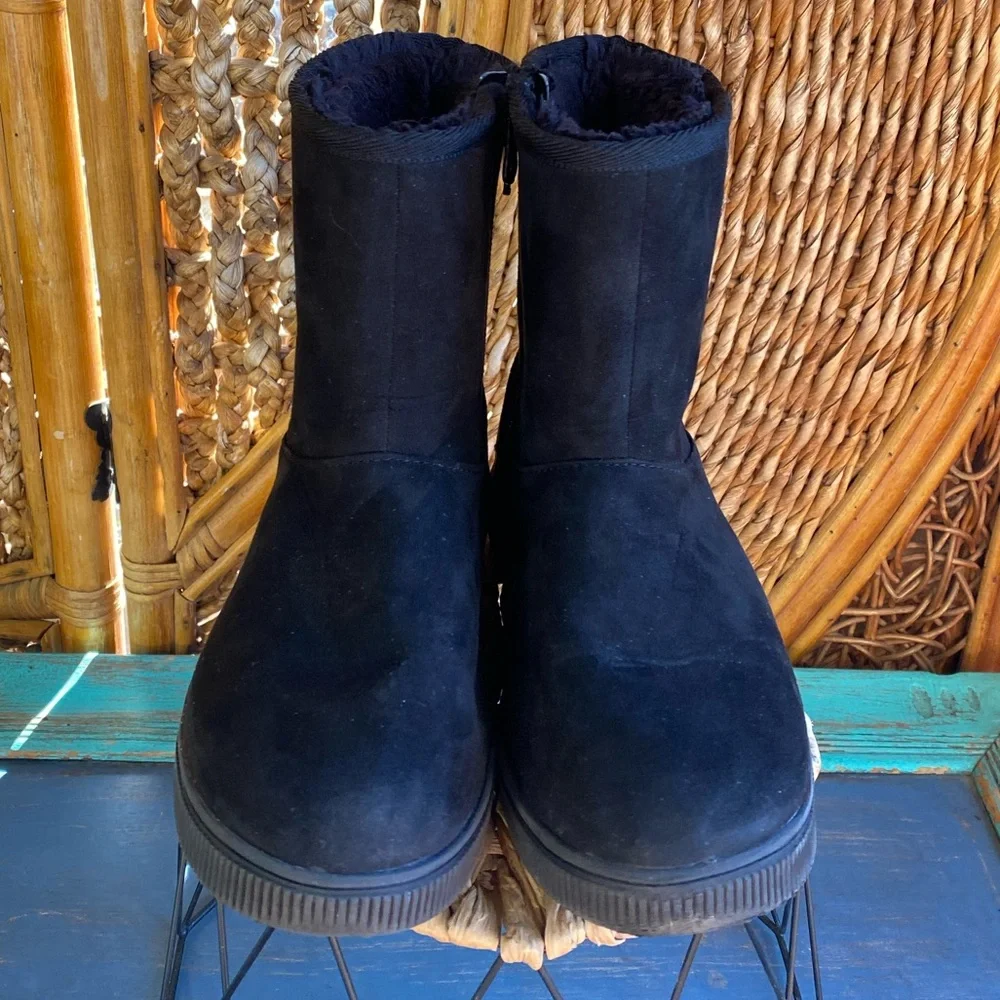 Cat & Jack Black Girls Suede Boots Size 2 Gently Used Warm and Cozy